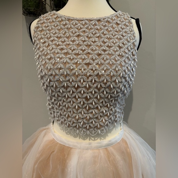 NWOT! Beaded 2-Piece Tulle ball gown wedding dress! - Picture 4 of 16